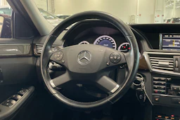 ruskea (beige) Mercedes-Benz E 2010 kuva 12.