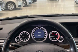 ruskea (beige) Mercedes-Benz E 2010 kuva 13.