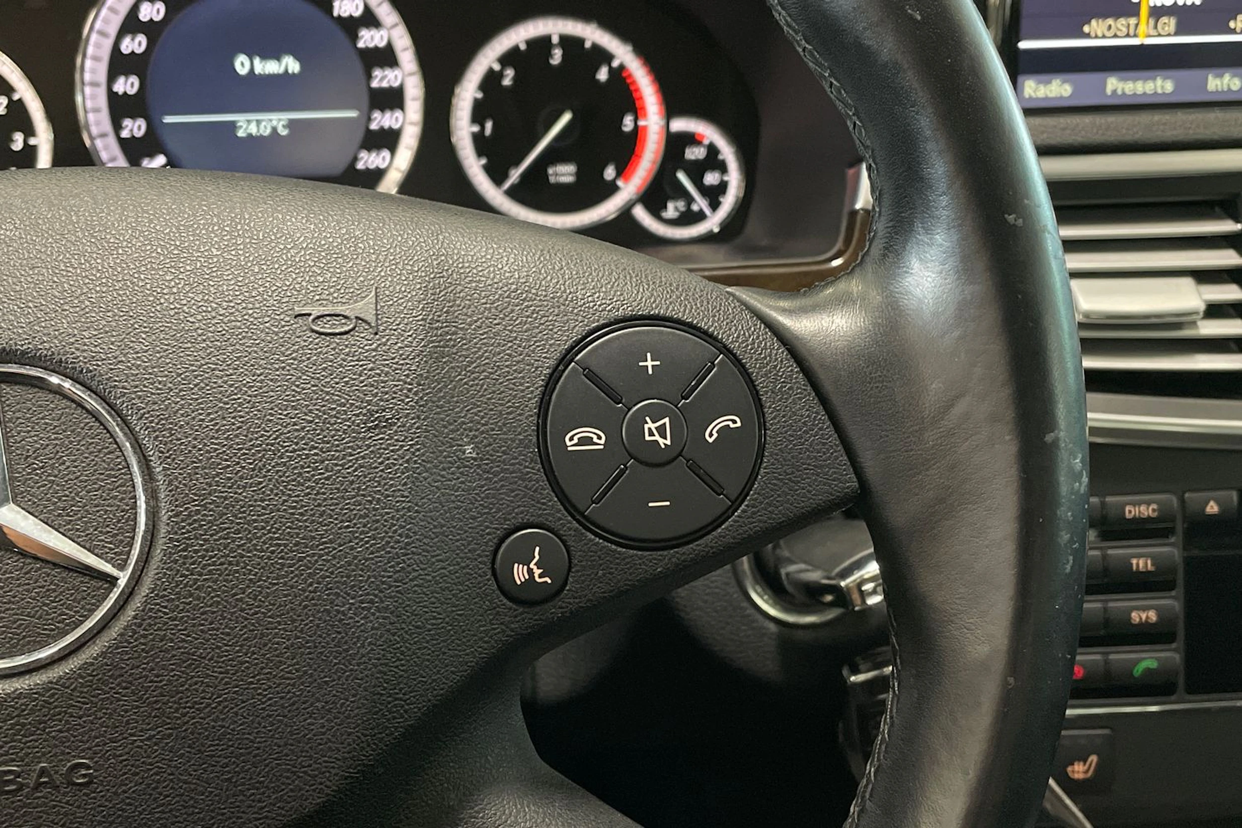 ruskea (beige) Mercedes-Benz E 2010 kuva 14.