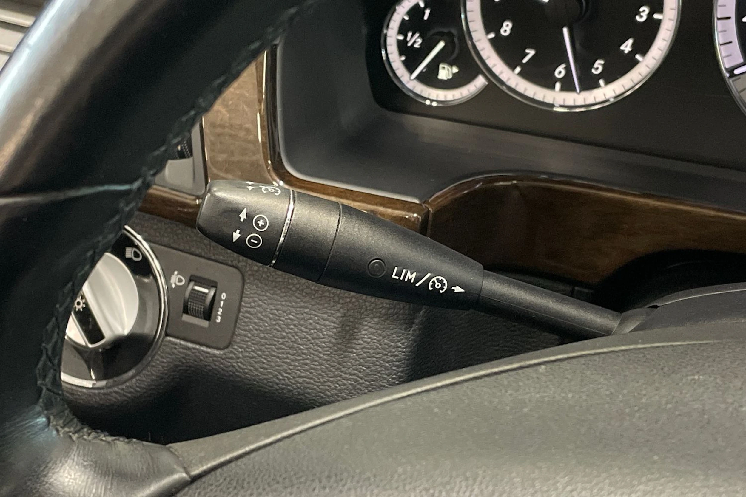 ruskea (beige) Mercedes-Benz E 2010 kuva 16.