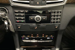ruskea (beige) Mercedes-Benz E 2010 kuva 19.