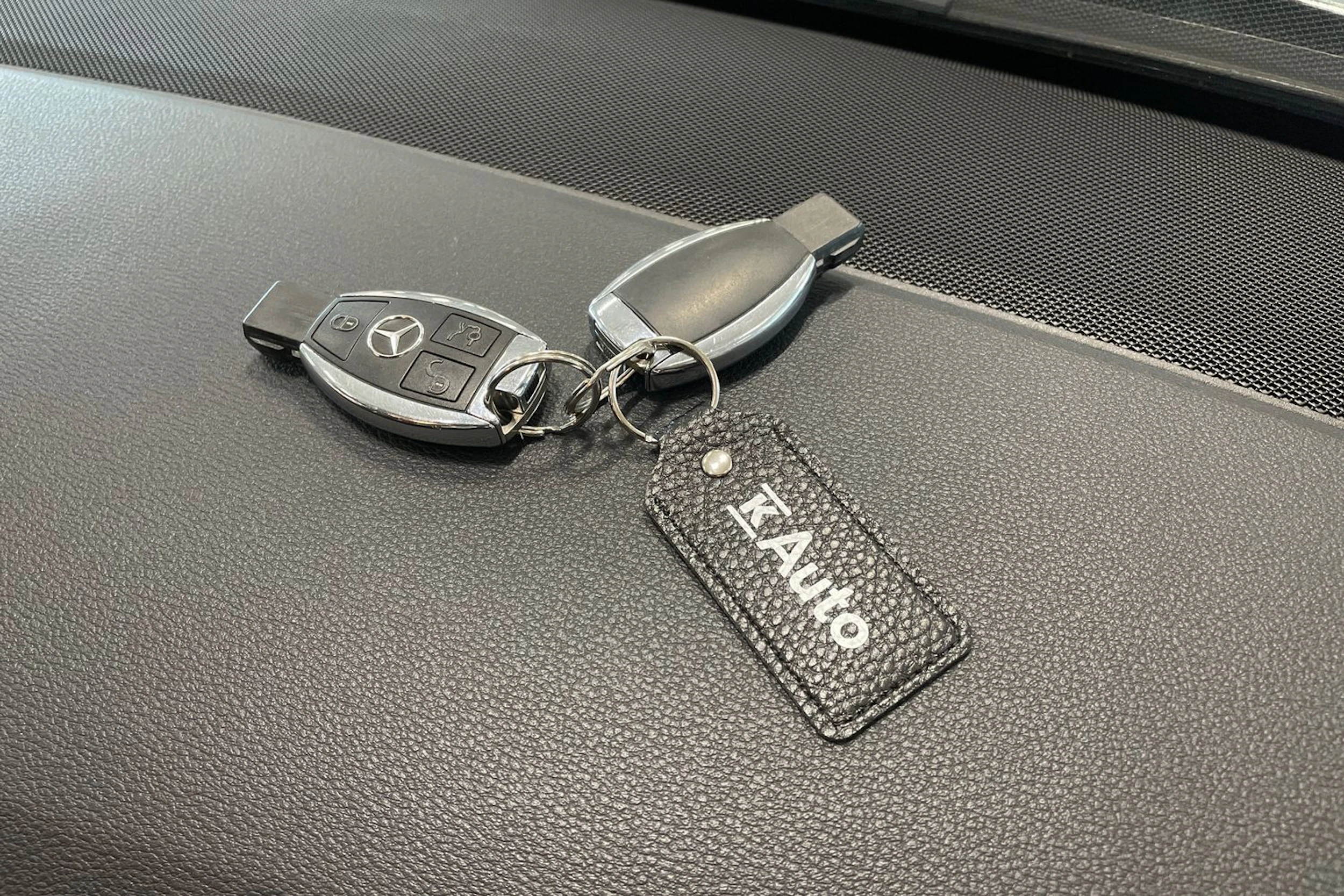 ruskea (beige) Mercedes-Benz E 2010 kuva 24.