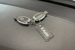 ruskea (beige) Mercedes-Benz E 2010 kuva 24.