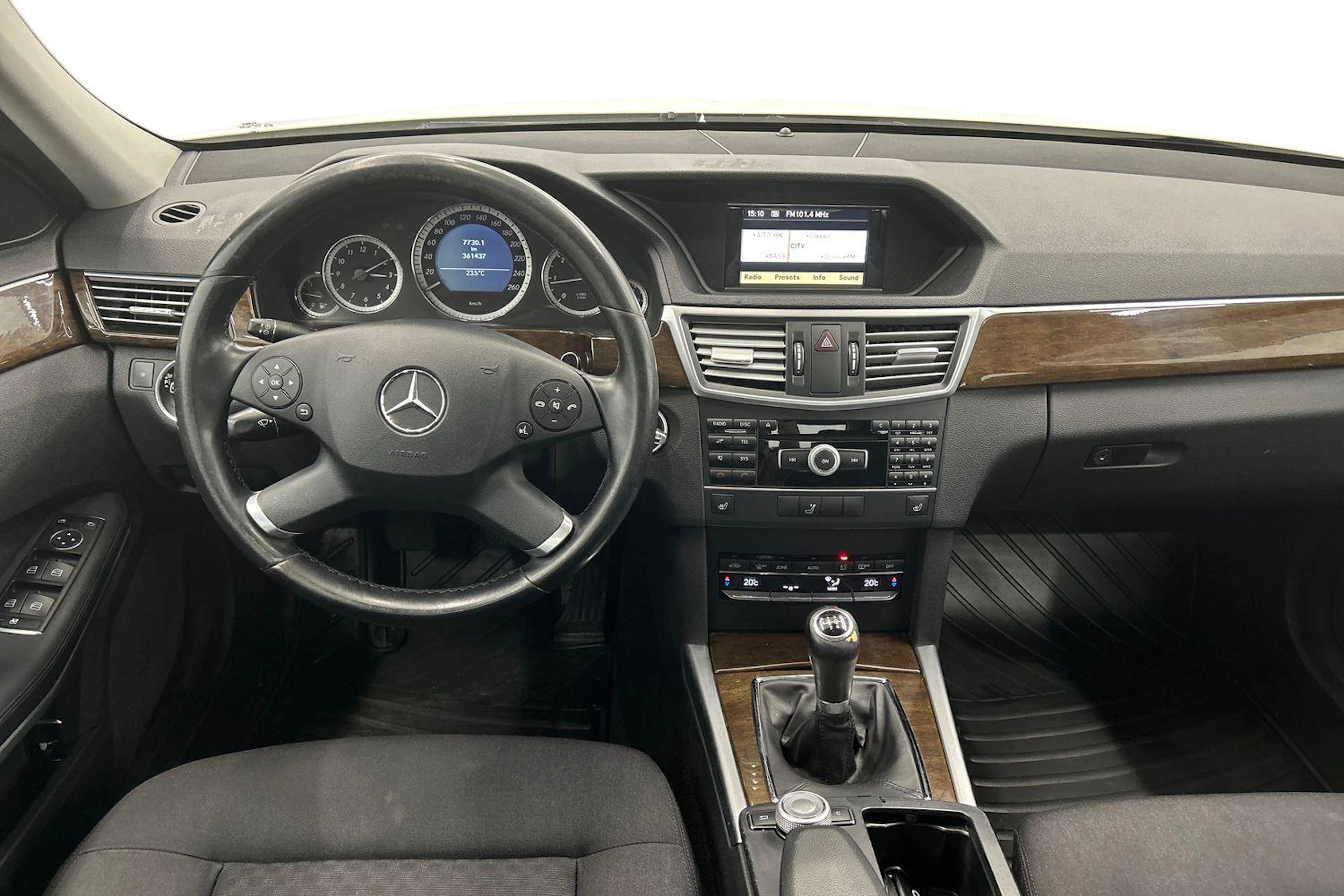valkoinen Mercedes-Benz E 2010 kuva 7.