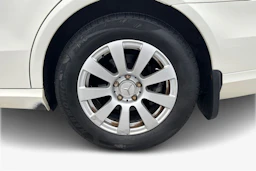 valkoinen Mercedes-Benz E 2010 kuva 9.