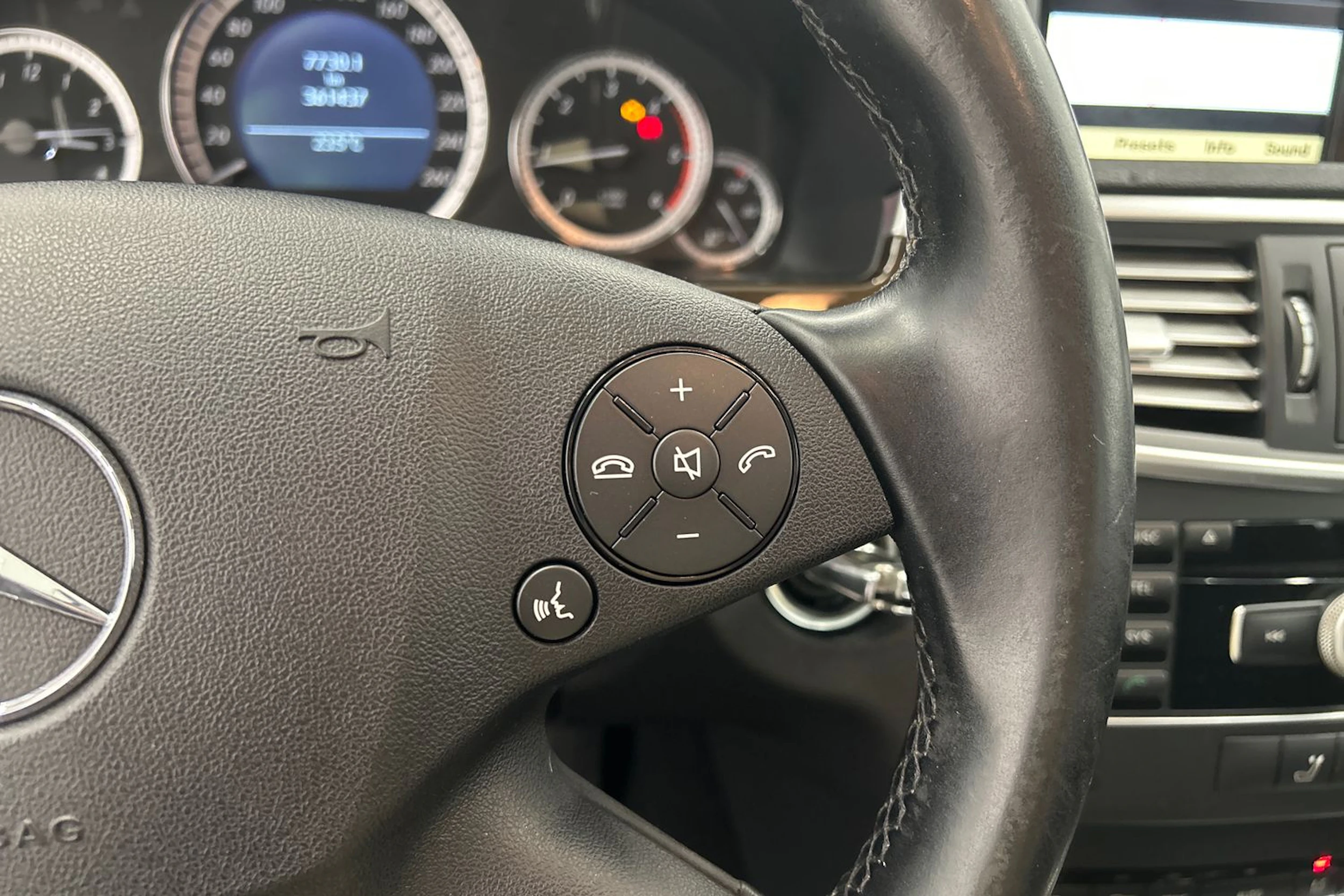 valkoinen Mercedes-Benz E 2010 kuva 13.
