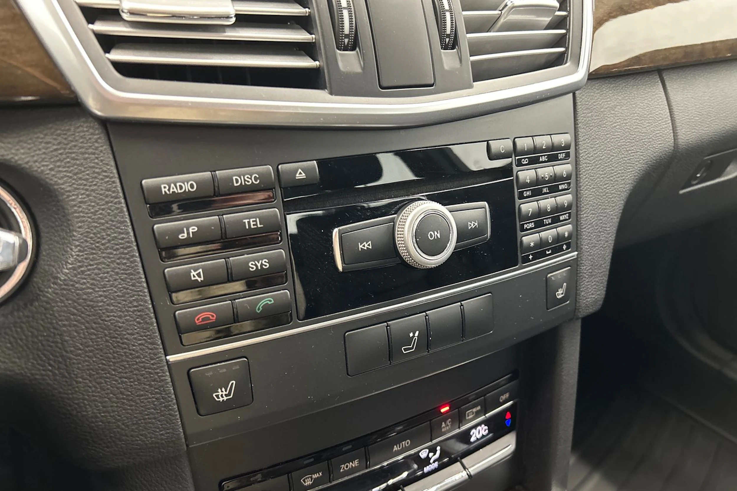 valkoinen Mercedes-Benz E 2010 kuva 16.