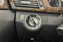 valkoinen Mercedes-Benz E 2010 kuva 18.