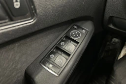 valkoinen Mercedes-Benz E 2010 kuva 19.