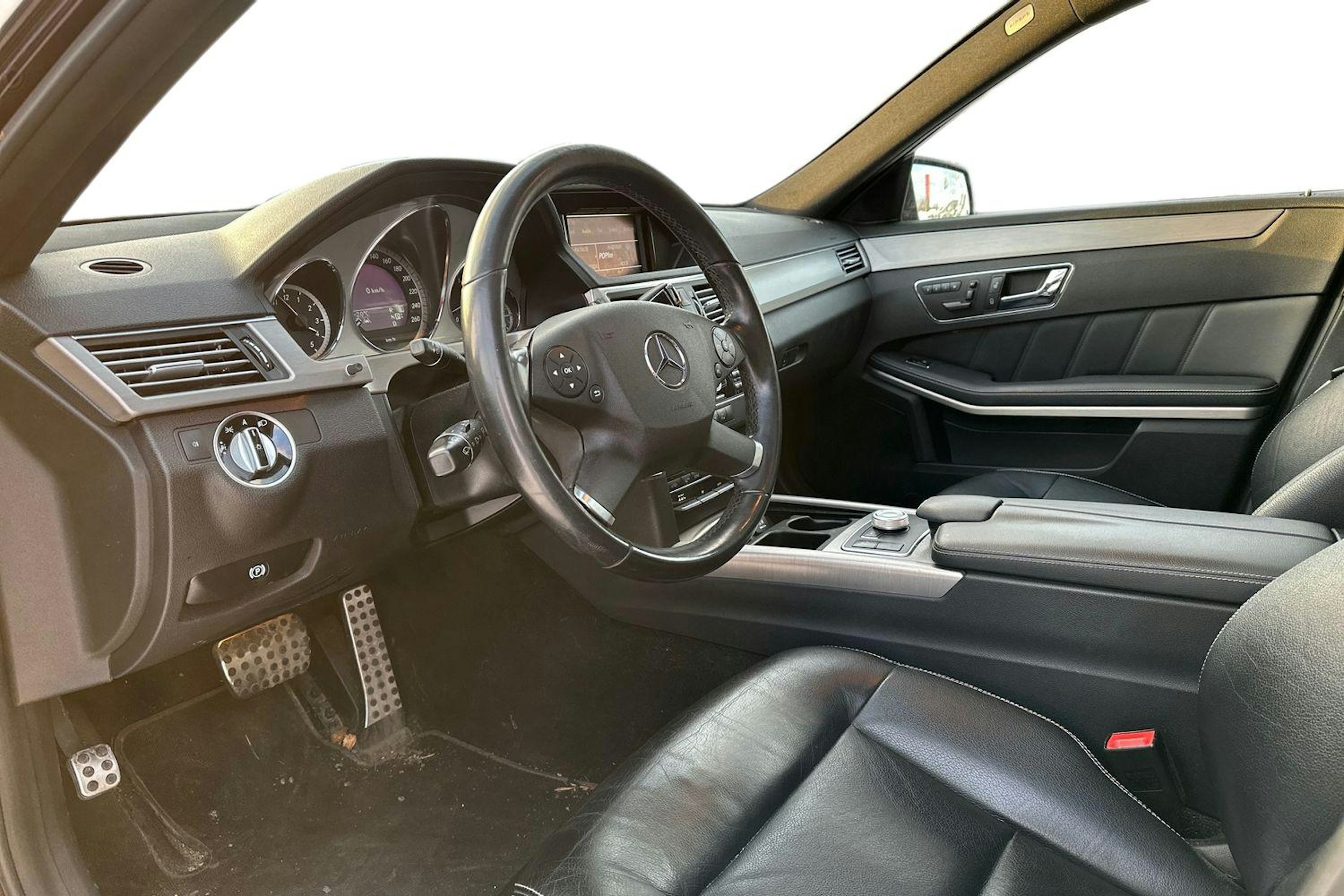 ruskea (beige) Mercedes-Benz E 2010 kuva 3.