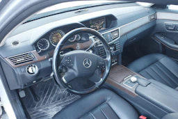 hopea Mercedes-Benz E 2010 kuva 3.