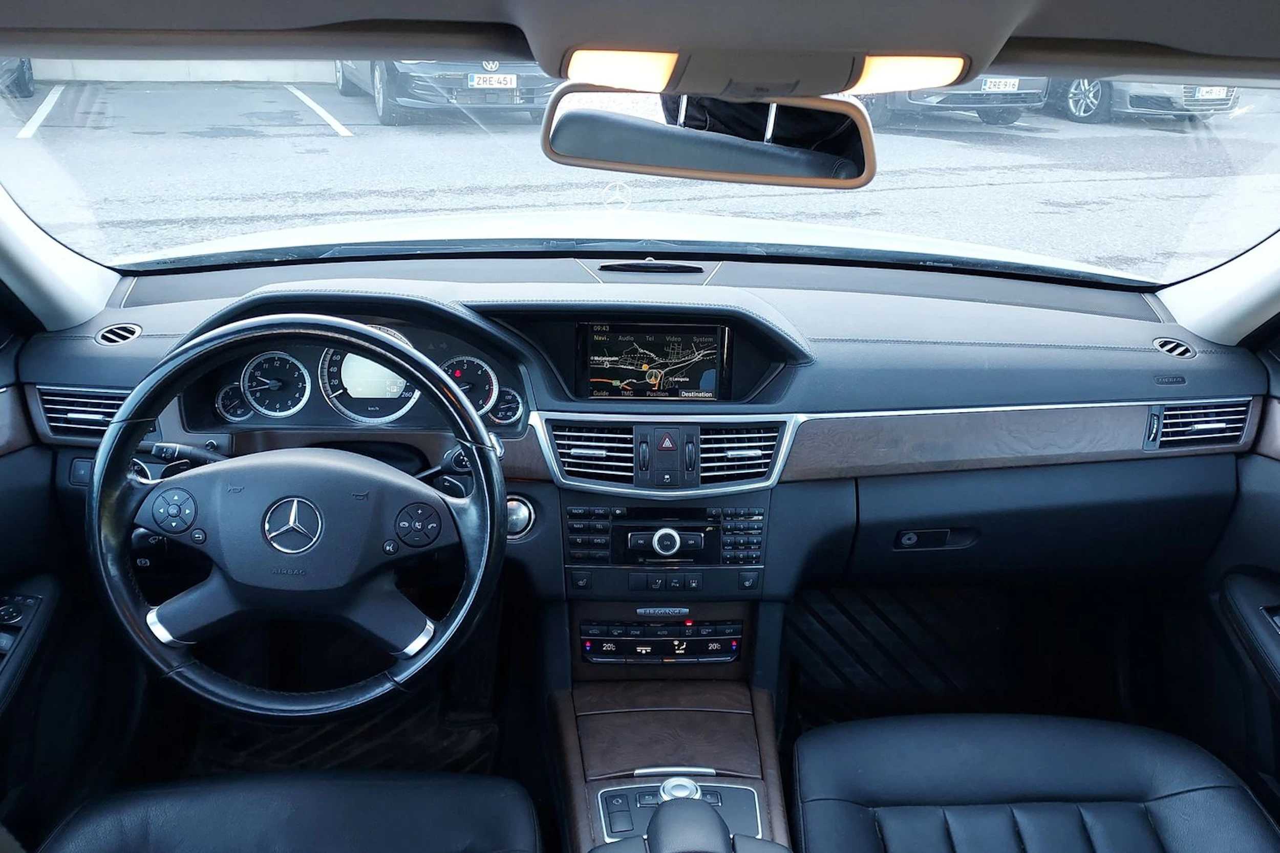 hopea Mercedes-Benz E 2010 kuva 4.