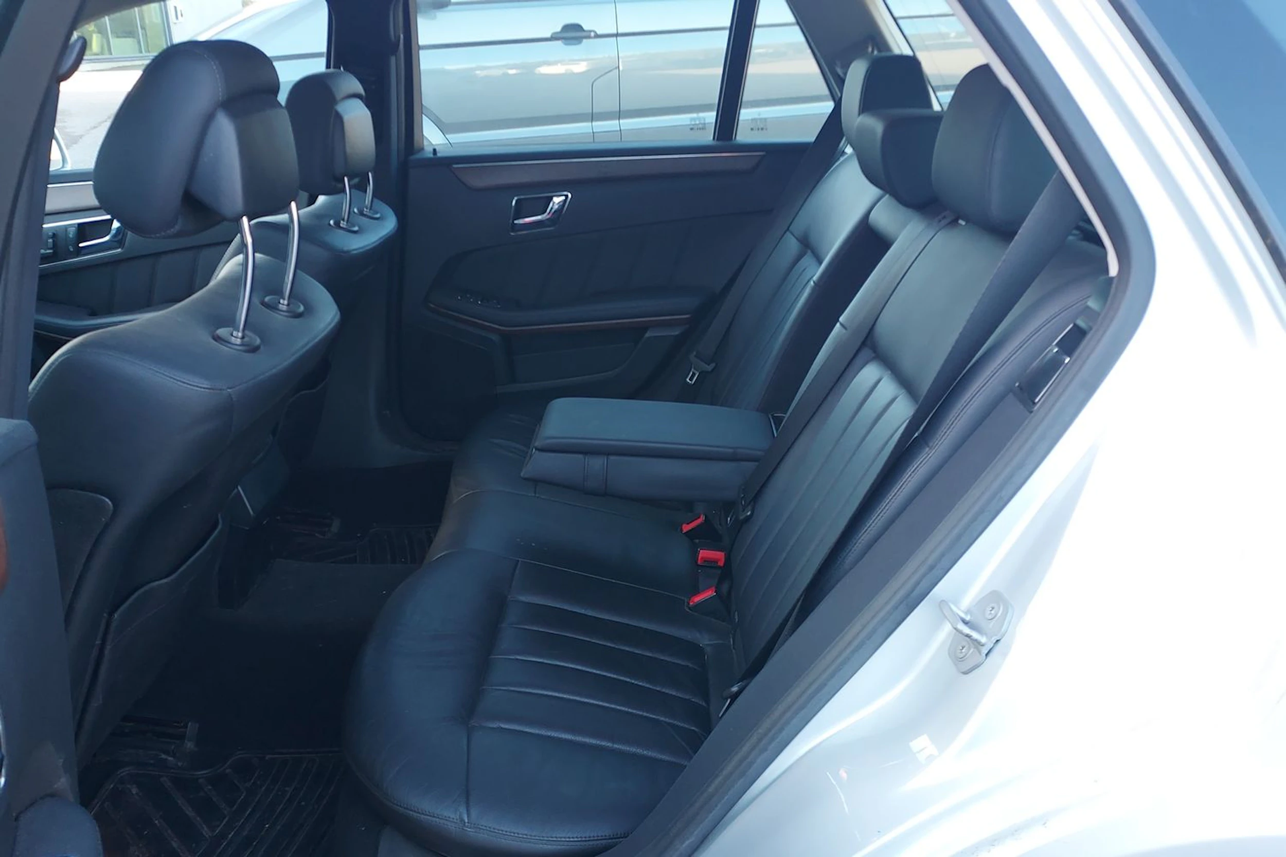 hopea Mercedes-Benz E 2010 kuva 6.