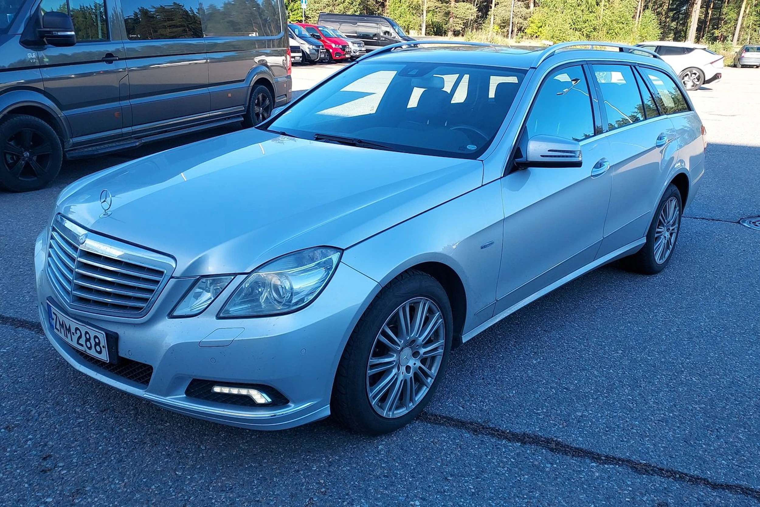 hopea Mercedes-Benz E 2010 kuva 10.