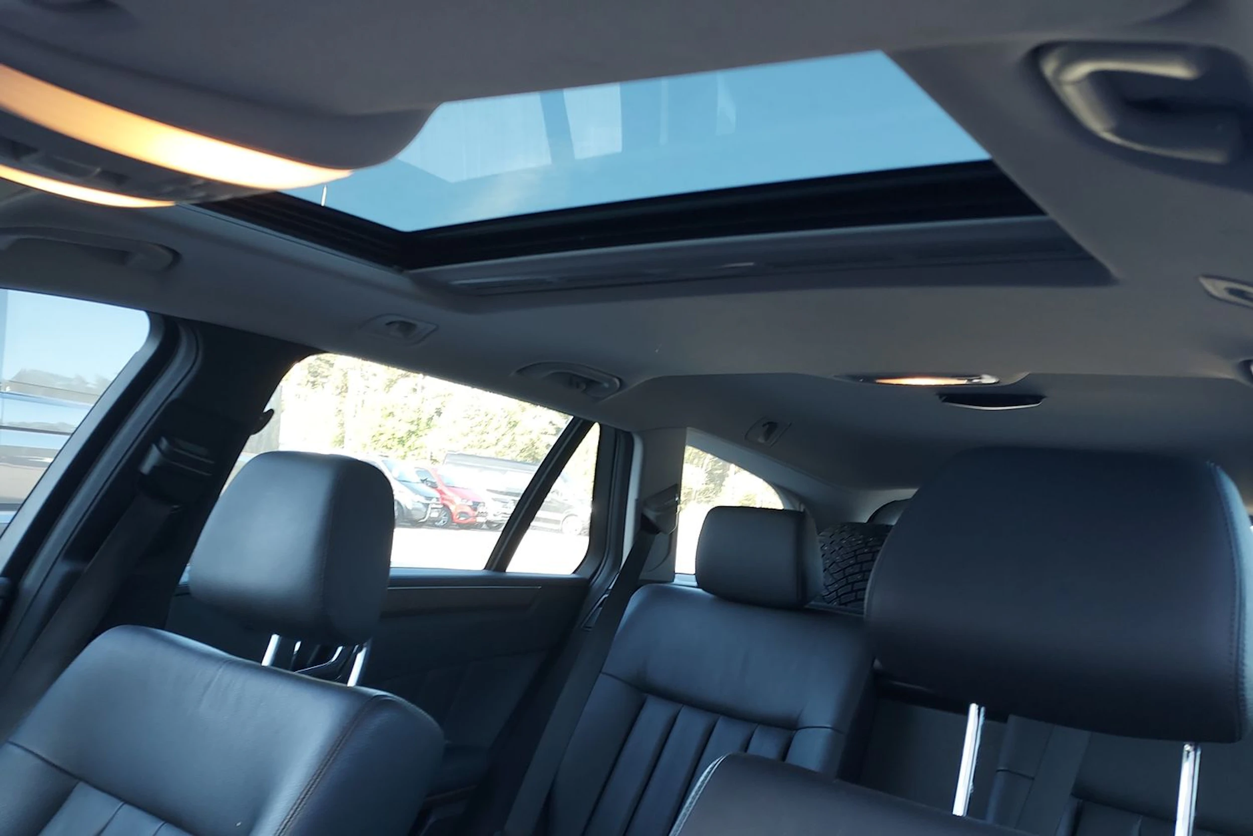 hopea Mercedes-Benz E 2010 kuva 12.