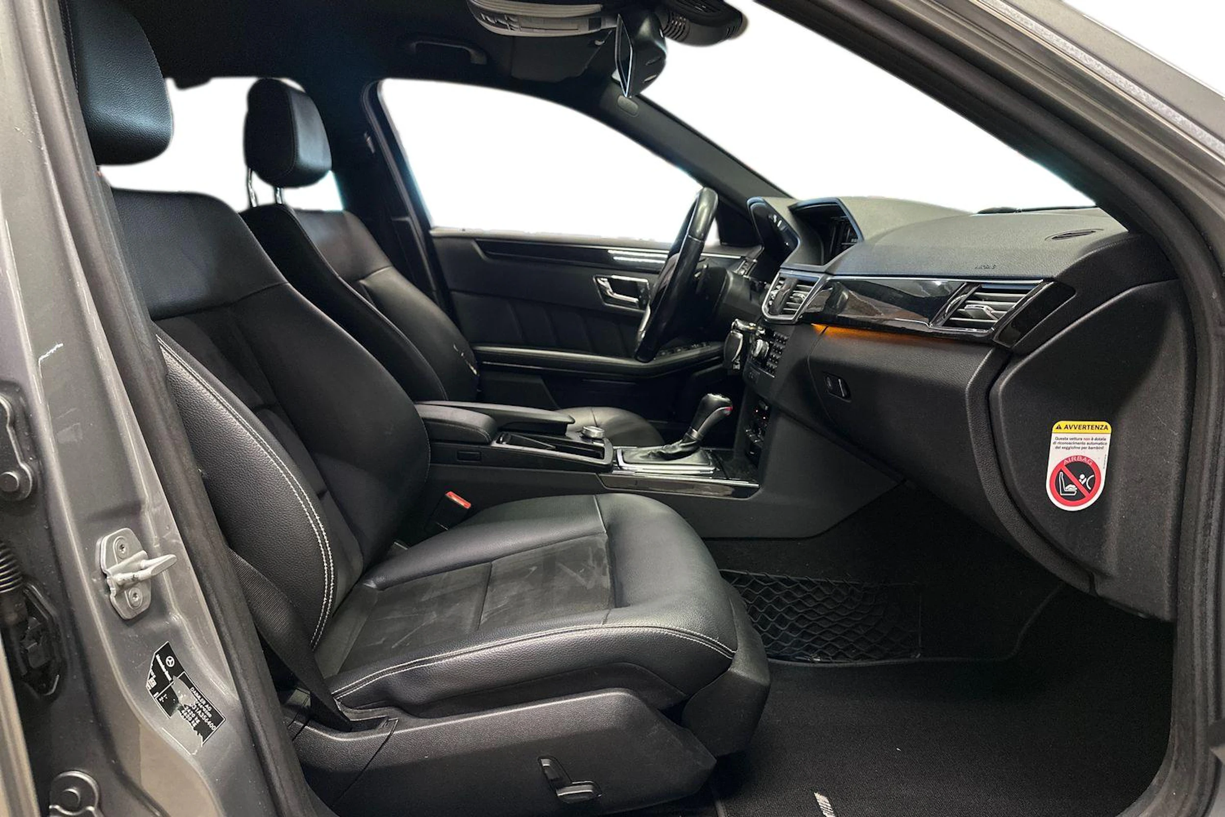 harmaa Mercedes-Benz E 2011 kuva 9.