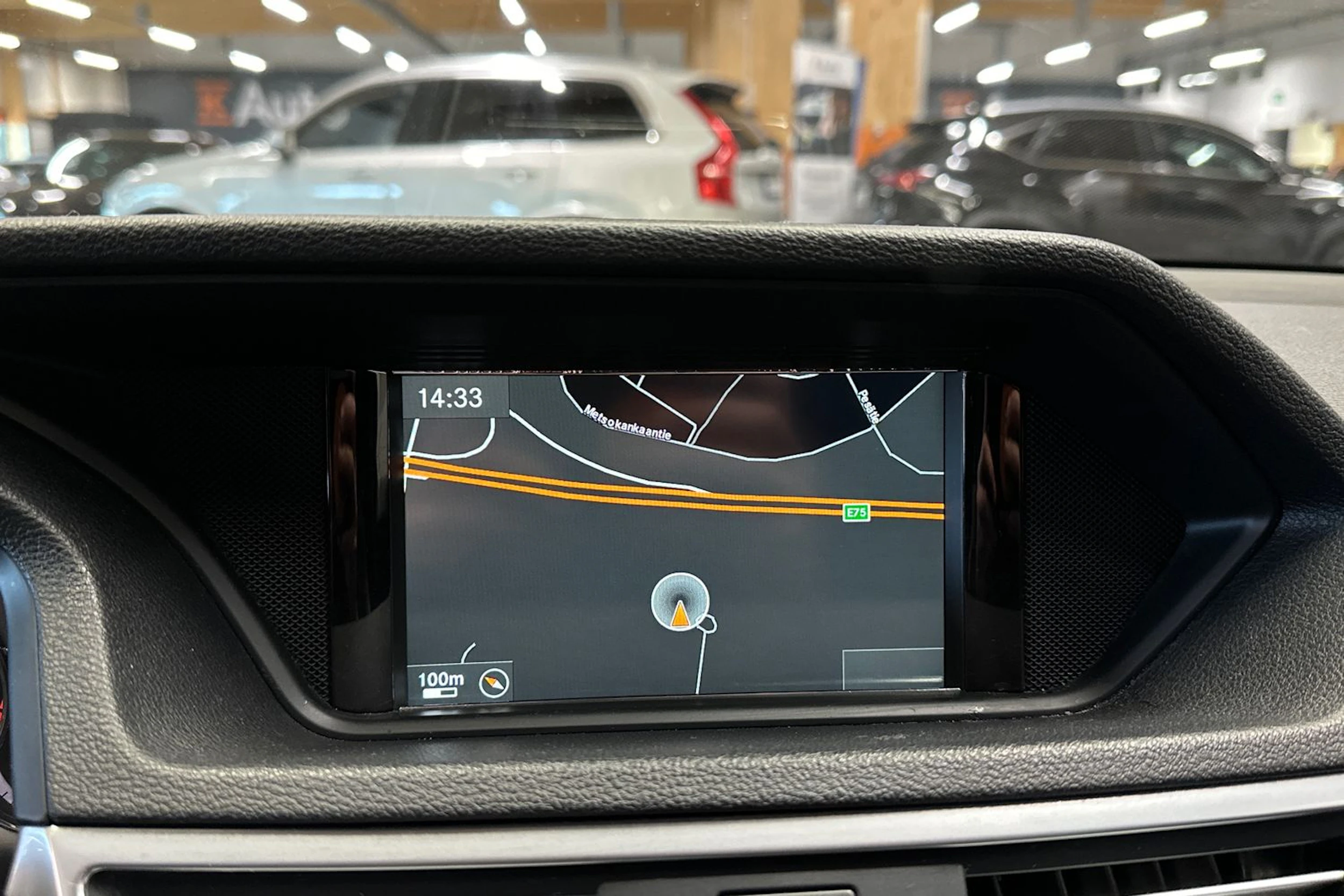 harmaa Mercedes-Benz E 2011 kuva 12.