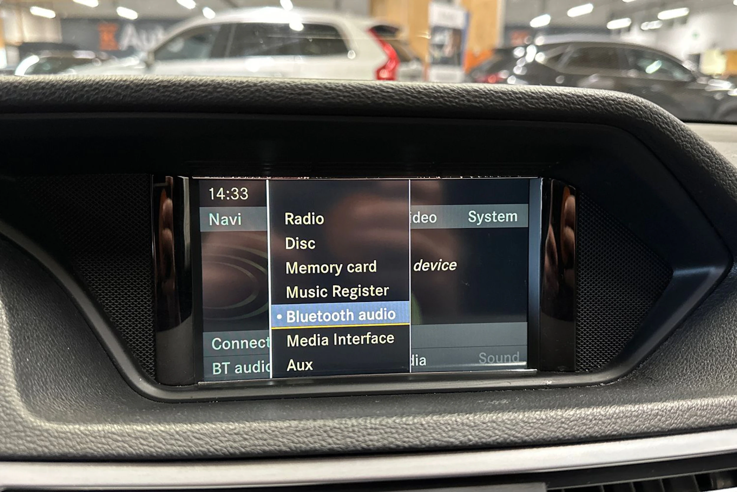 harmaa Mercedes-Benz E 2011 kuva 13.