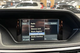 harmaa Mercedes-Benz E 2011 kuva 13.