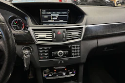 harmaa Mercedes-Benz E 2011 kuva 14.