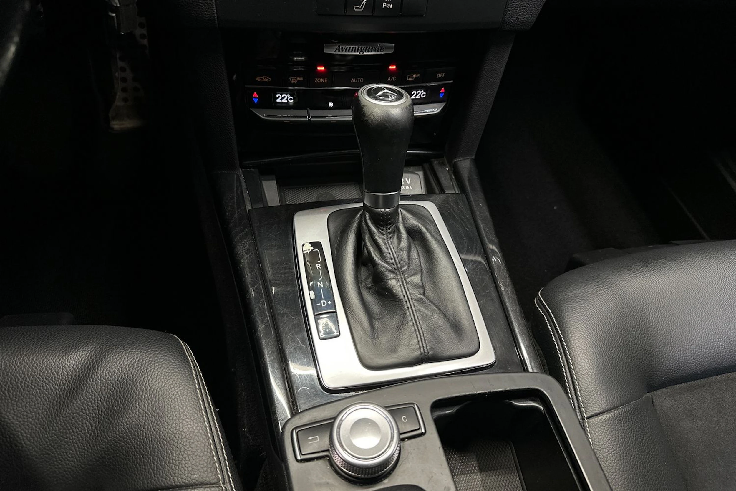harmaa Mercedes-Benz E 2011 kuva 15.