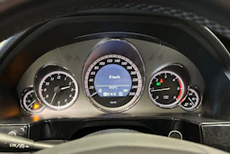 harmaa Mercedes-Benz E 2011 kuva 16.