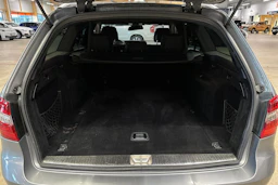 harmaa Mercedes-Benz E 2011 kuva 19.