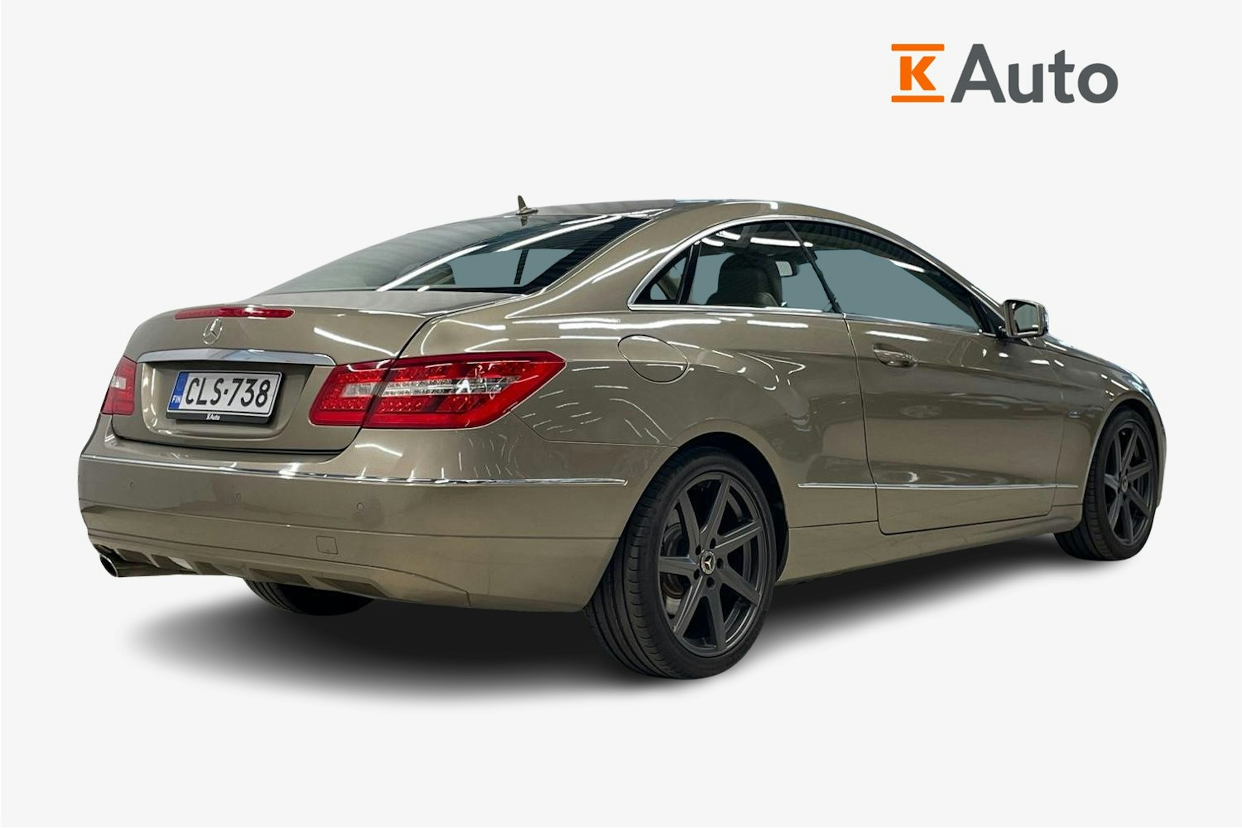 beige Mercedes-Benz E 2011 kuva 5.