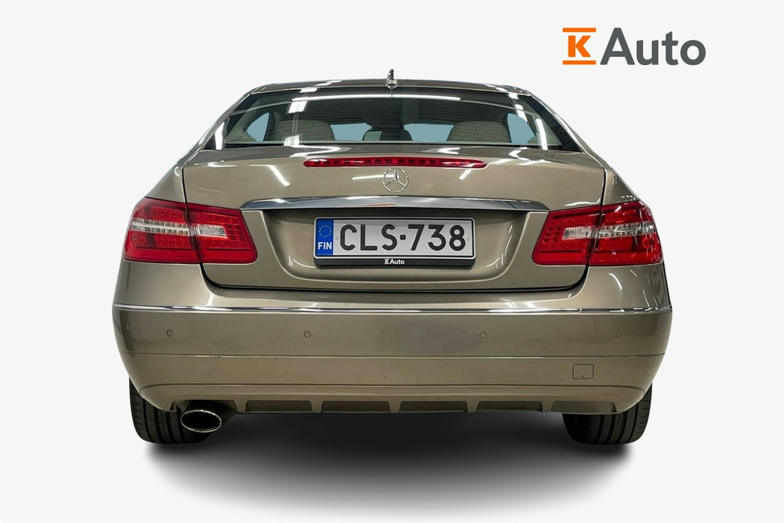 beige Mercedes-Benz E 2011 kuva 6.