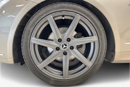 beige Mercedes-Benz E 2011 kuva 14.