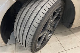 beige Mercedes-Benz E 2011 kuva 16.