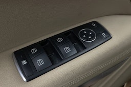 beige Mercedes-Benz E 2011 kuva 18.