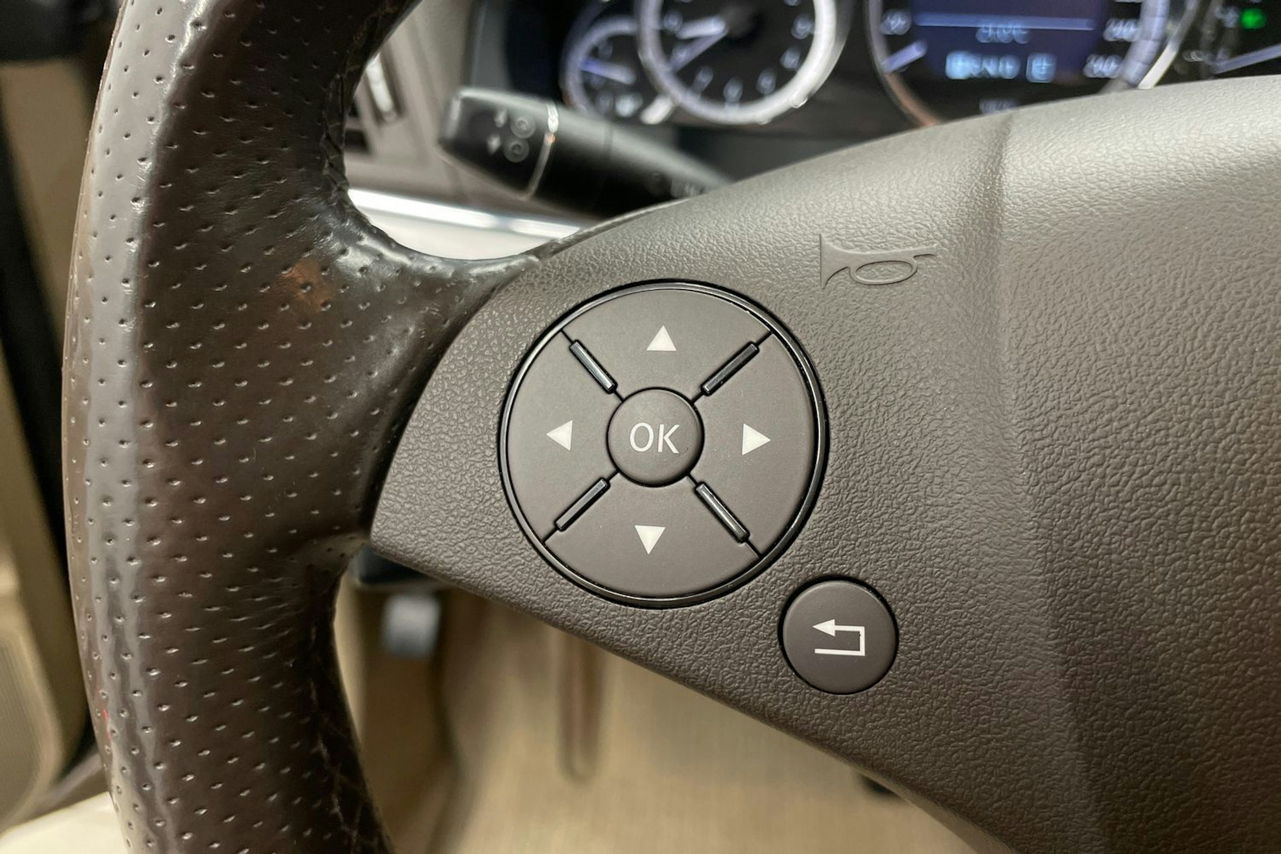 beige Mercedes-Benz E 2011 kuva 20.