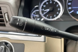 beige Mercedes-Benz E 2011 kuva 22.