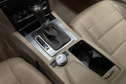 beige Mercedes-Benz E 2011 kuva 23.