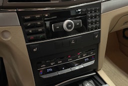 beige Mercedes-Benz E 2011 kuva 24.