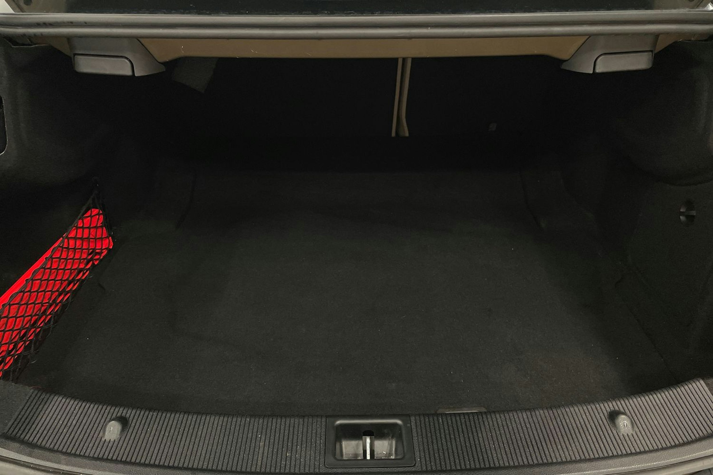 beige Mercedes-Benz E 2011 kuva 26.