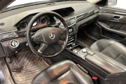 harmaa Mercedes-Benz E 2011 kuva 3.