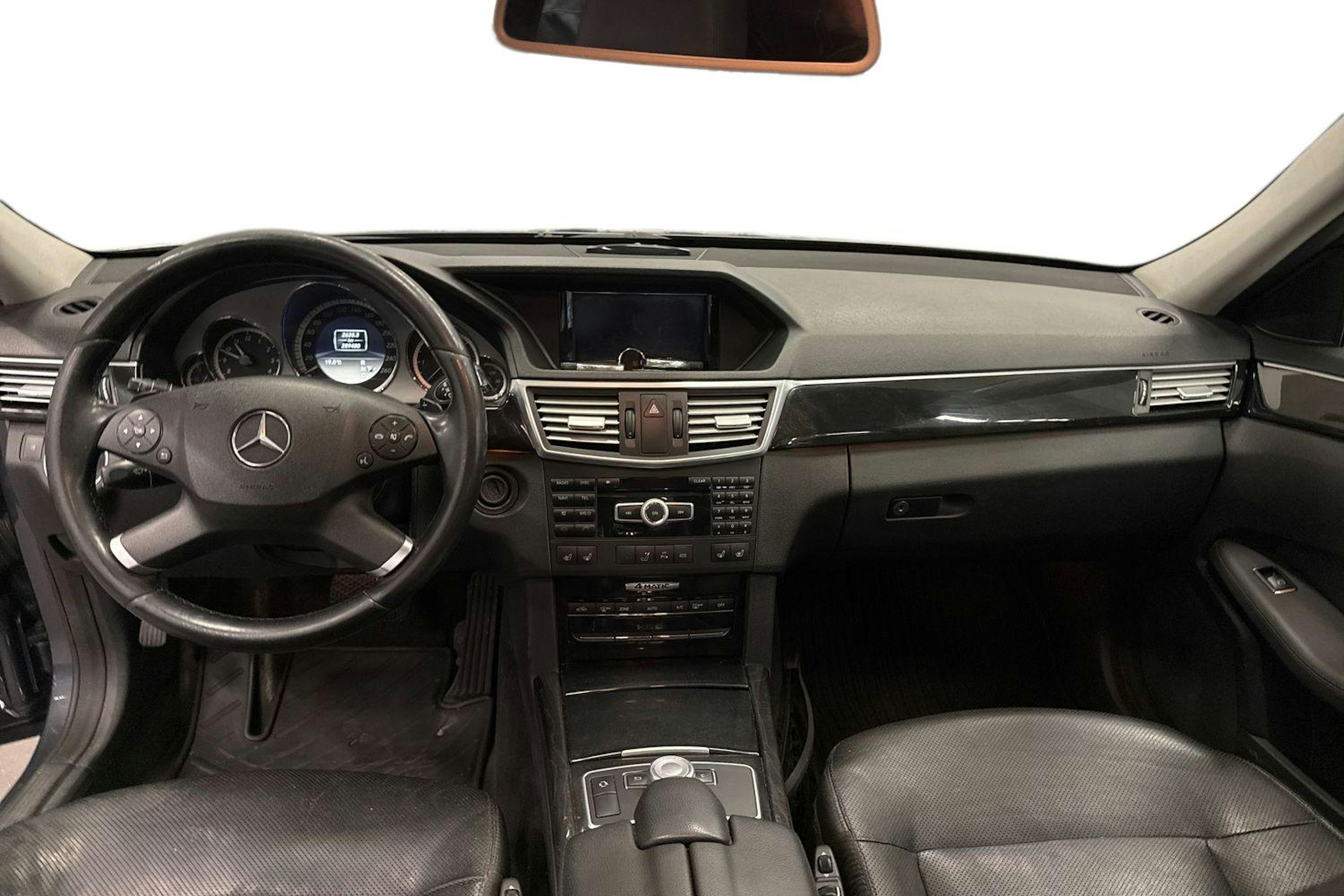 harmaa Mercedes-Benz E 2011 kuva 9.