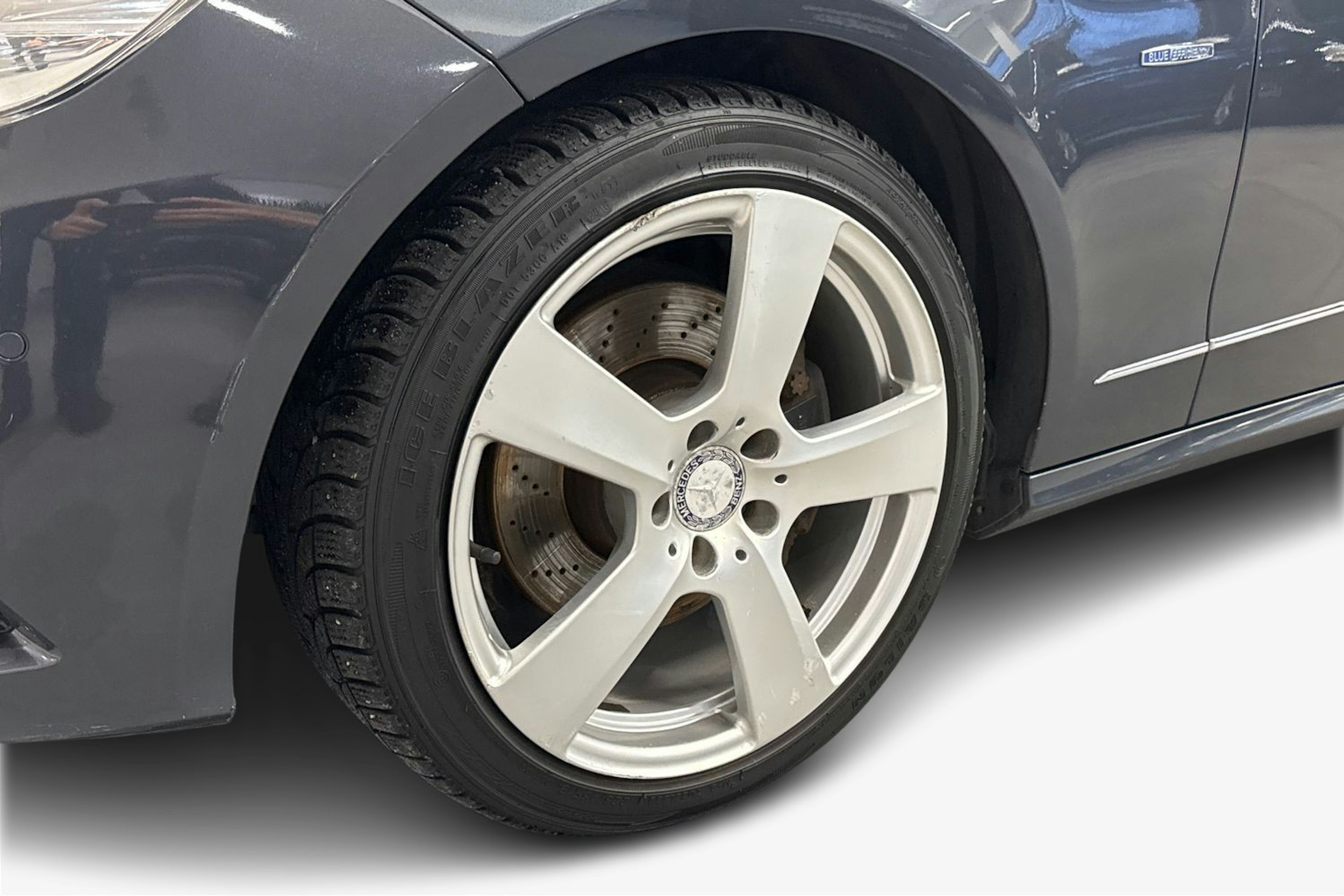 harmaa Mercedes-Benz E 2011 kuva 11.