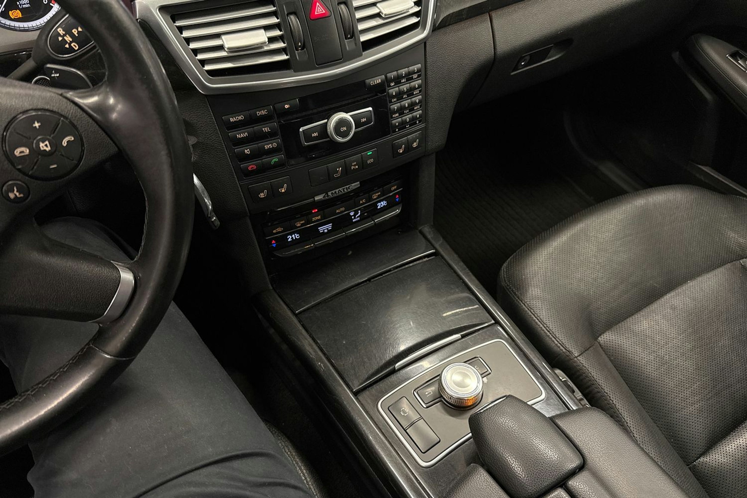 harmaa Mercedes-Benz E 2011 kuva 18.