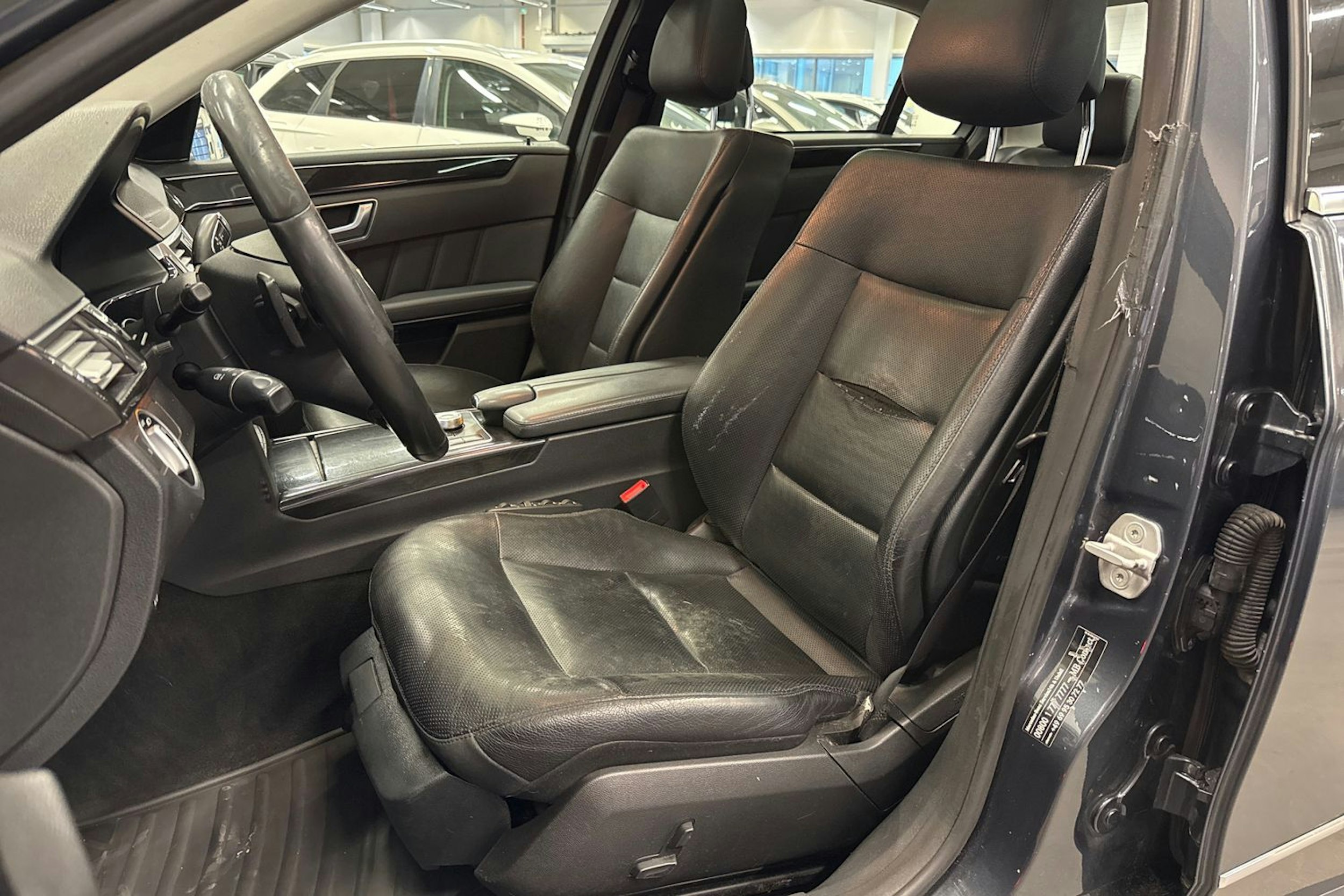 harmaa Mercedes-Benz E 2011 kuva 20.