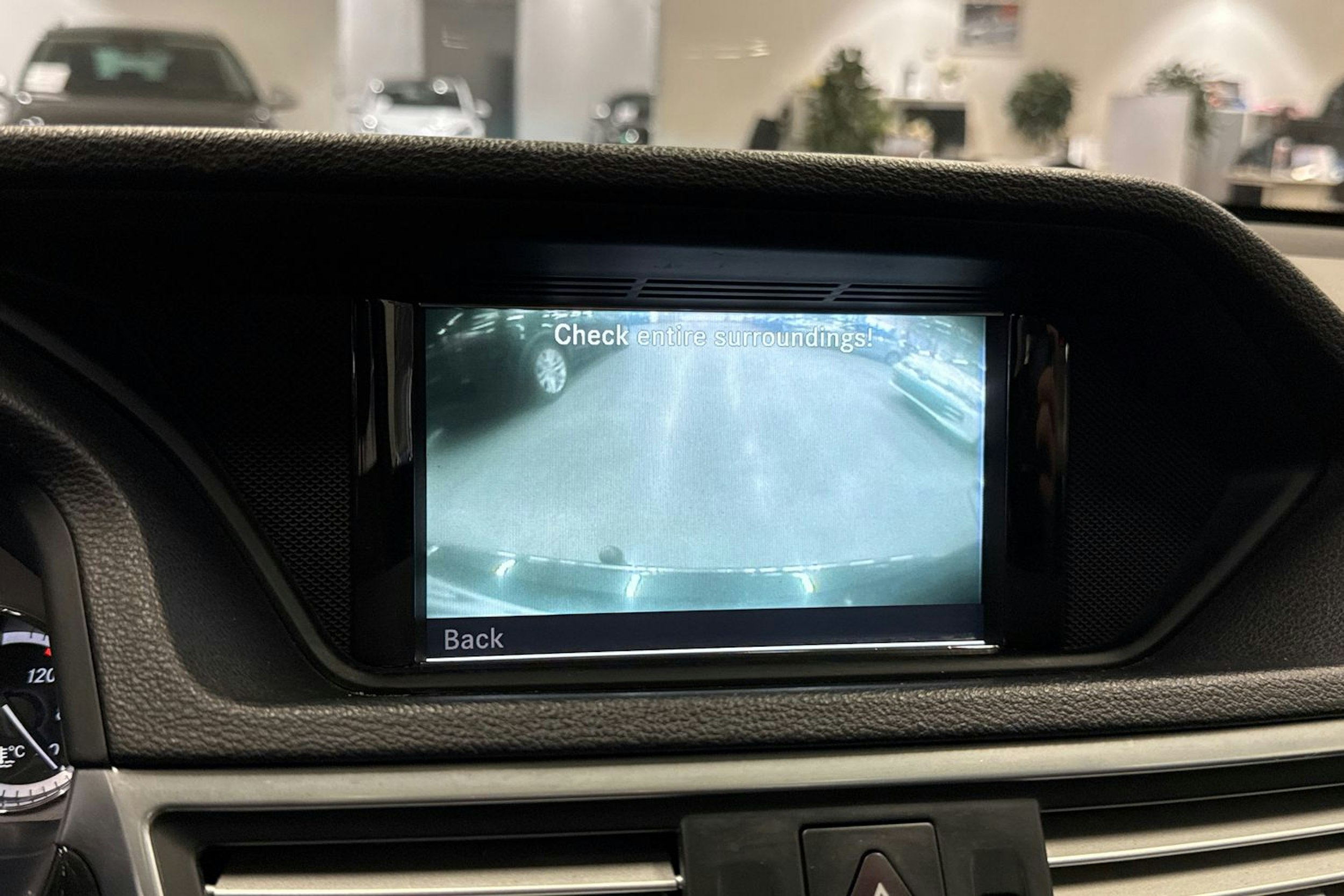 harmaa Mercedes-Benz E 2011 kuva 21.