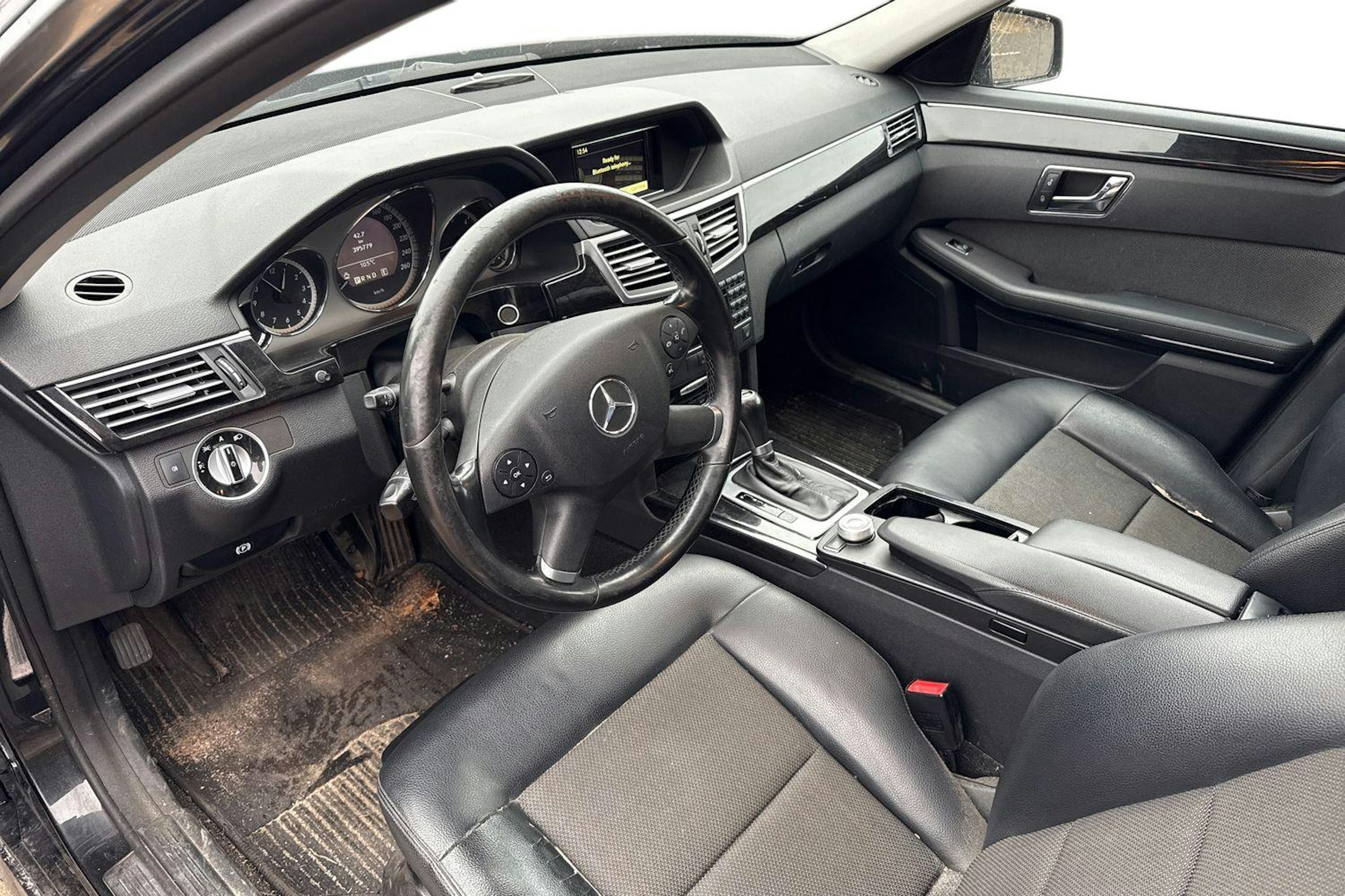 Harmaa Mercedes-Benz E 2011 kuva 3.