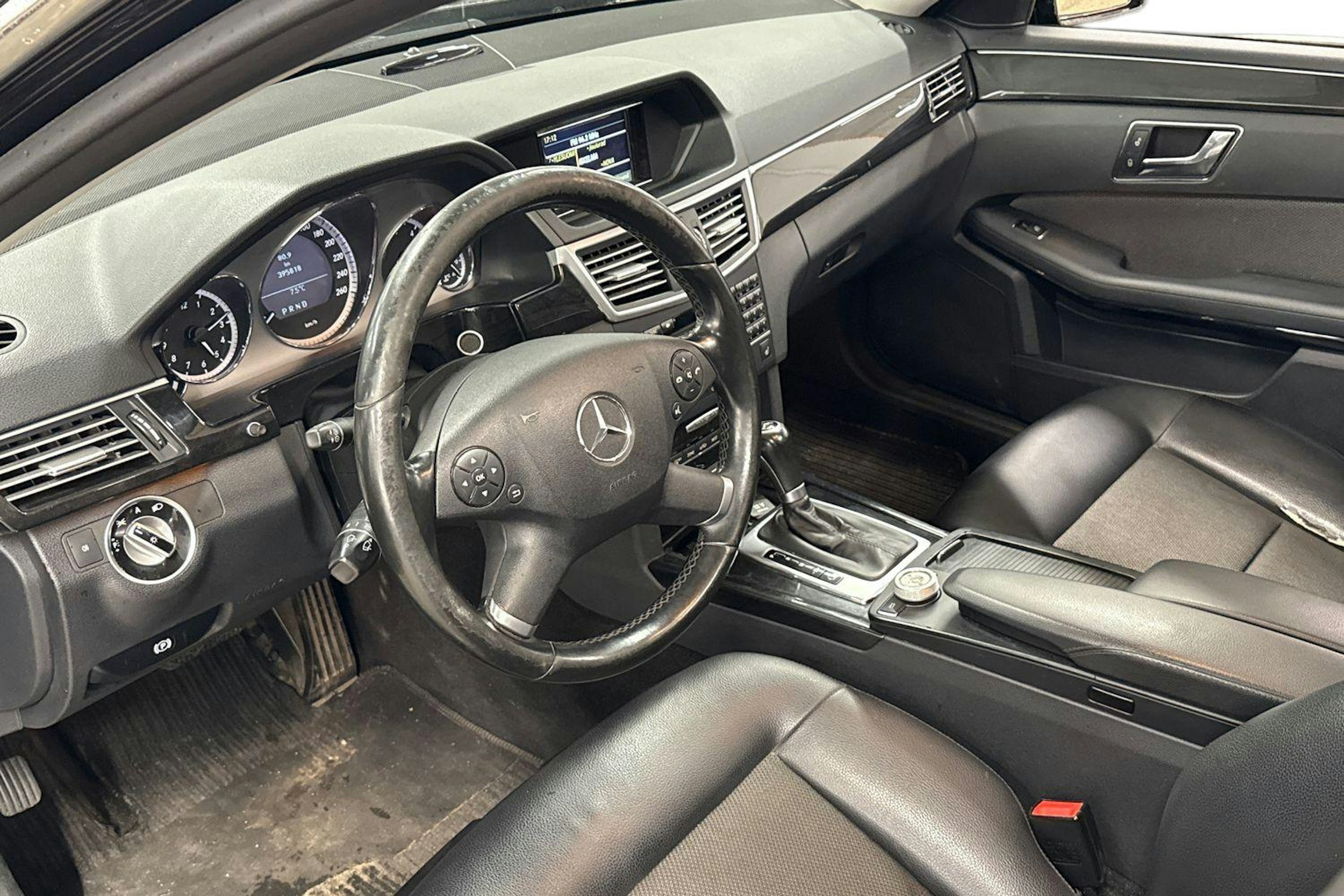 Harmaa Mercedes-Benz E 2011 kuva 7.