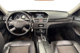 Harmaa Mercedes-Benz E 2011 kuva 9.