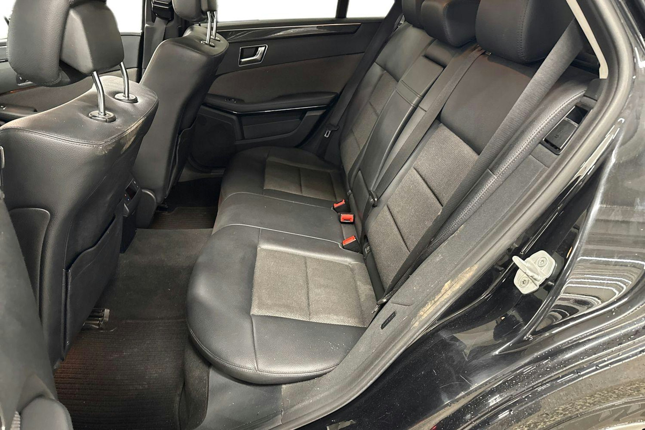 Harmaa Mercedes-Benz E 2011 kuva 10.