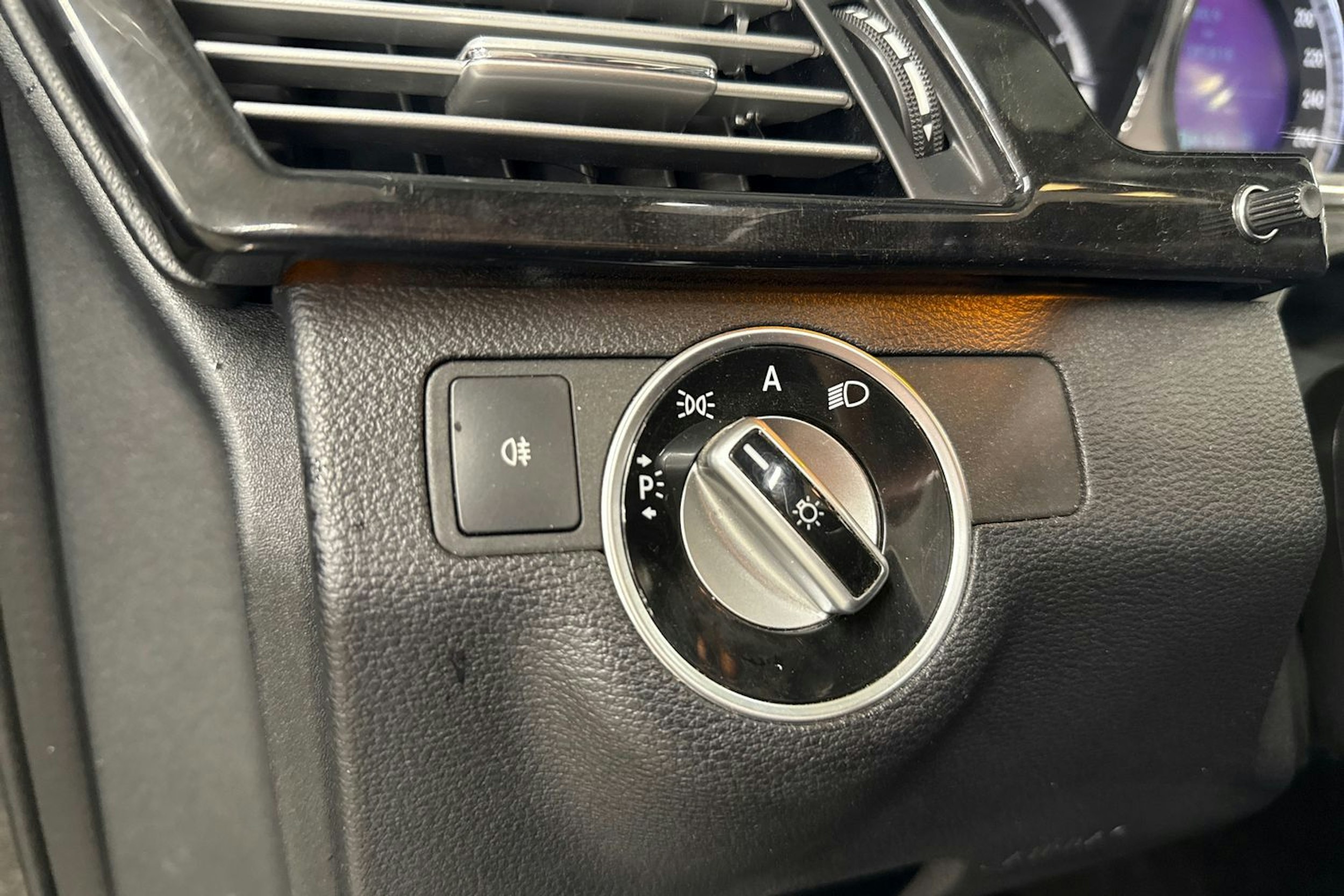 Harmaa Mercedes-Benz E 2011 kuva 21.