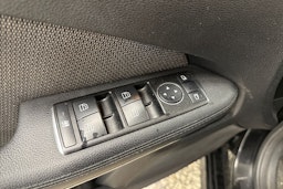 Harmaa Mercedes-Benz E 2011 kuva 22.