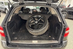 Harmaa Mercedes-Benz E 2011 kuva 23.